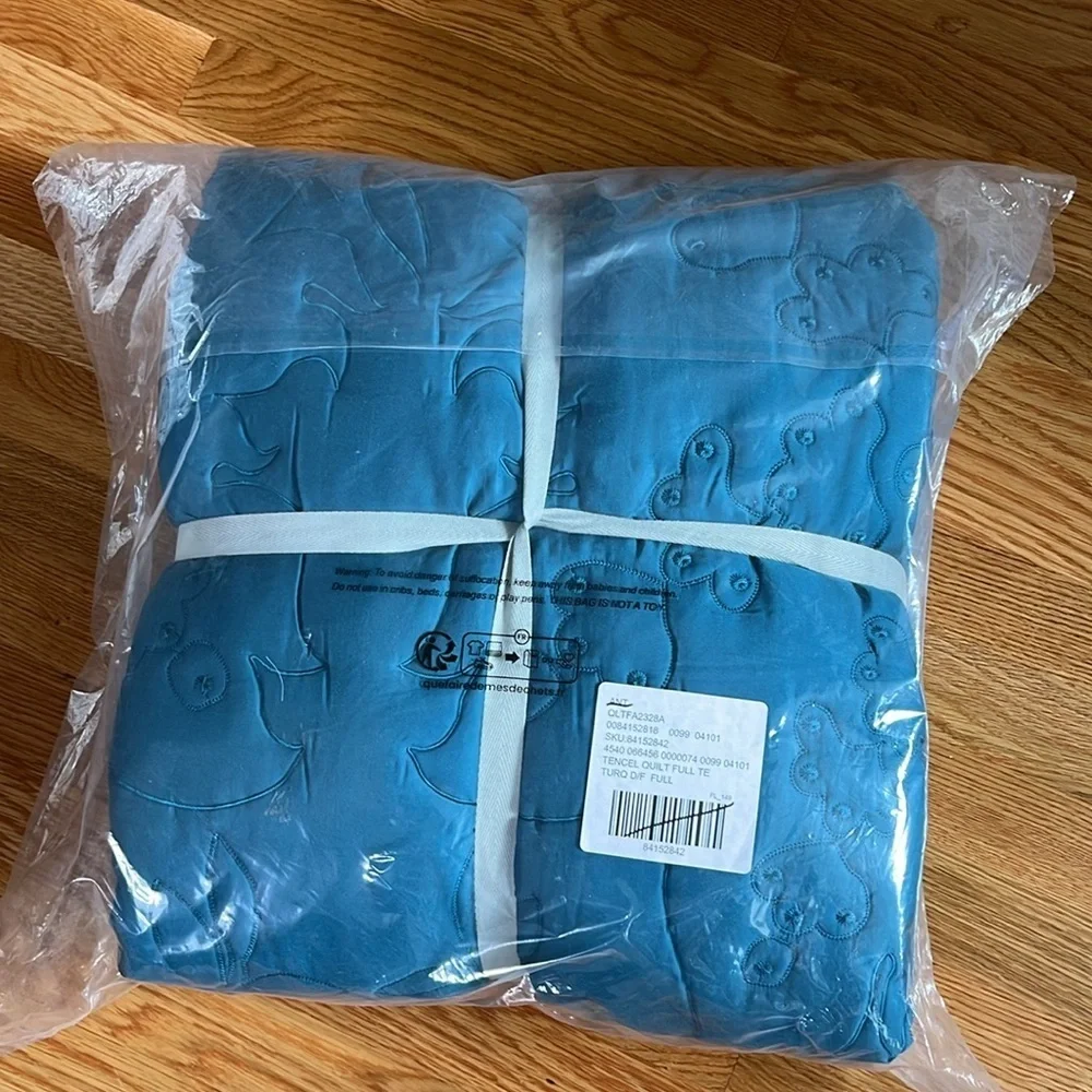 Anthropologie Embroidered Tatiana Quilt Size Full NWT